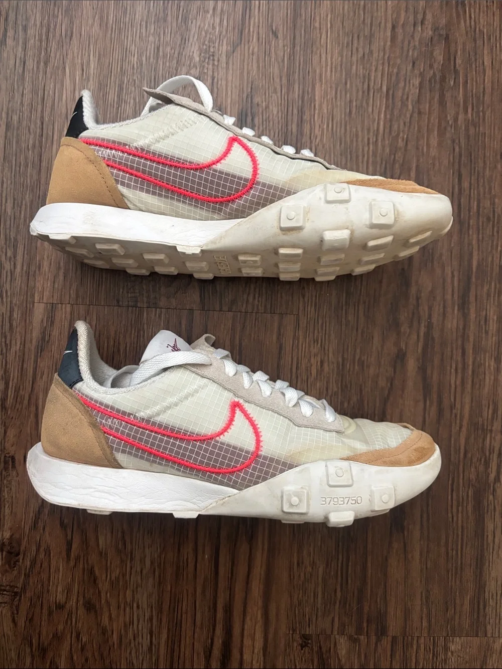 Nike Waffle Racer 2X White Bright Crimson Tan Gum Womens 7 CK6647-101